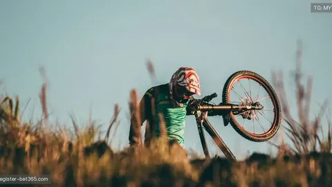 “英超球星安東尼奧車禍受重傷，下肢骨折，經緊急手術，被困車內逾45分鐘”